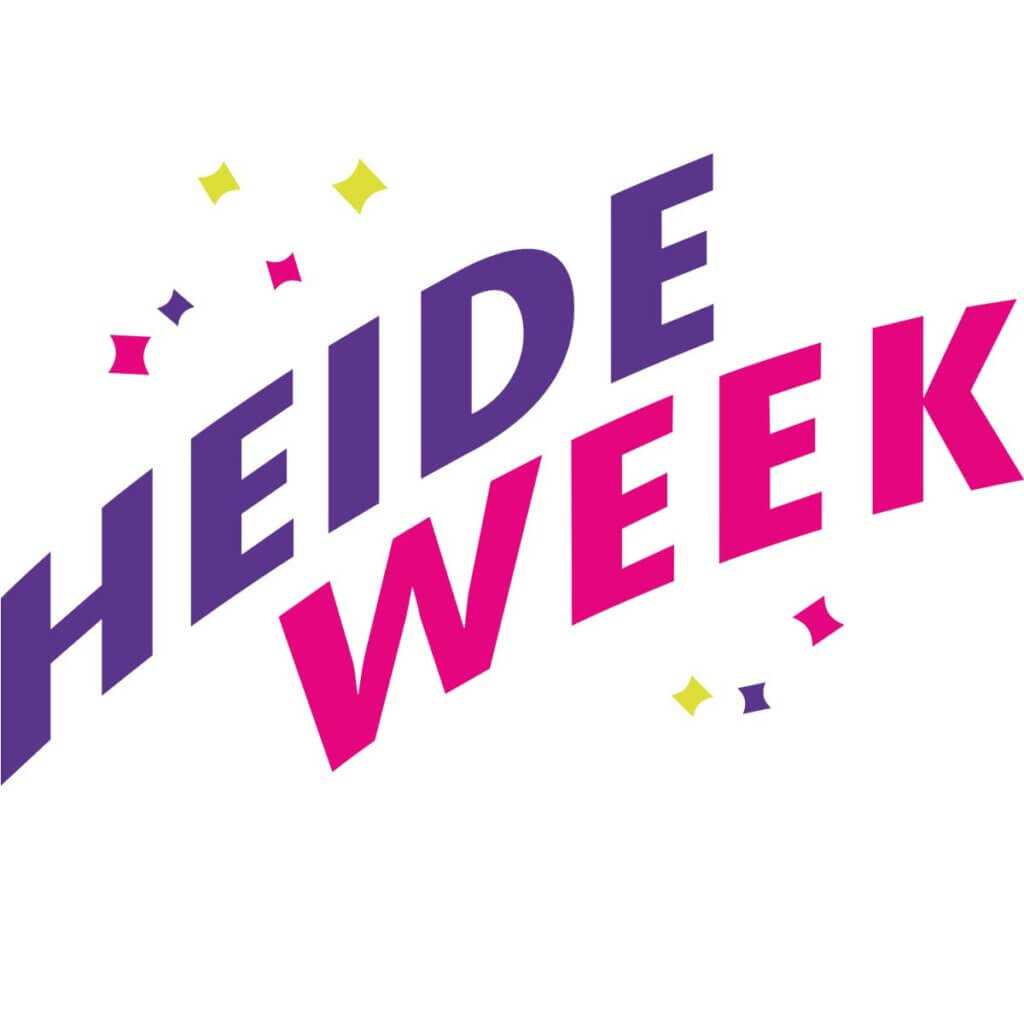 Vet paarse tekst luidt HEIDE en fel roze tekst luidt WEEK, beide in een schuin, dynamisch lettertype. Kleine gele en paarse ruitvormen accentueren de woorden, gesponsord door levendige creativiteit. De achtergrond is effen wit.